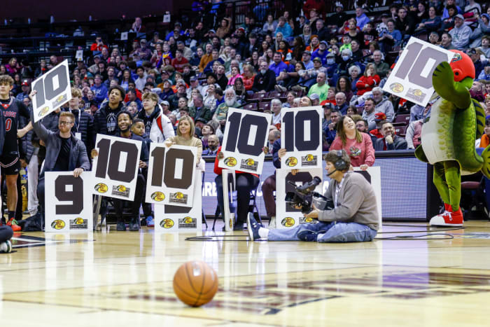 Bass Pro Tournament of Champions Missouri boys basketball dunk contest January 13 2024 Nate Latsch 25453